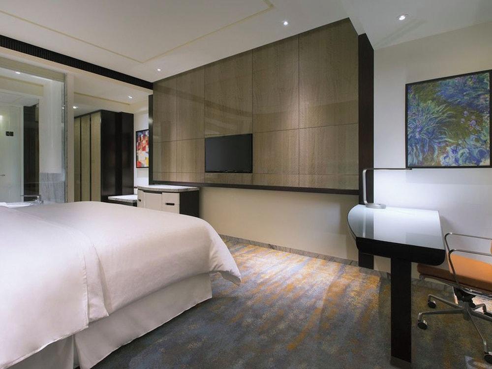 Sheraton Grand Jakarta Gandaria City Hotel - Tap to explore photos