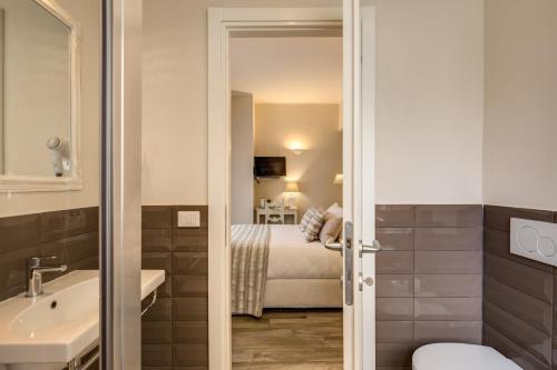 Casa Tua Vaticano Guest House - Tap to explore photos