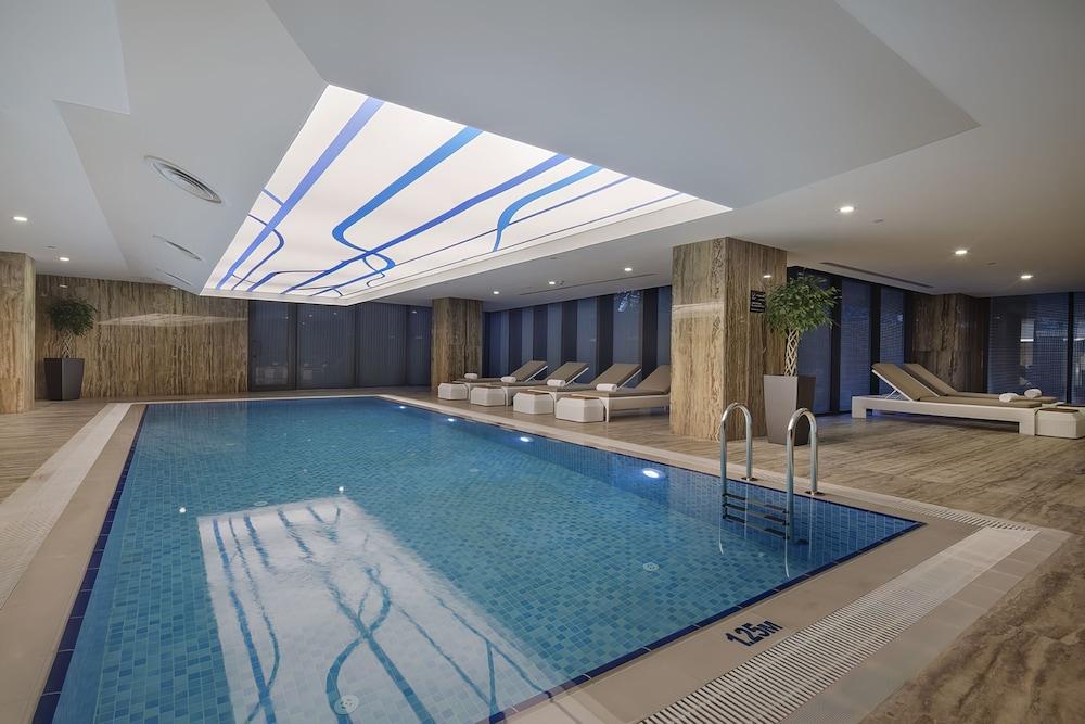 Hilton Garden Inn Istanbul Airport - Tap to explore photos