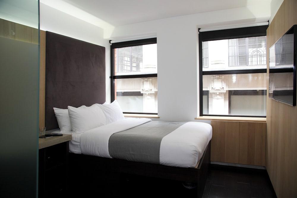 The Z Hotel Piccadilly Room Type - Club Queen Room