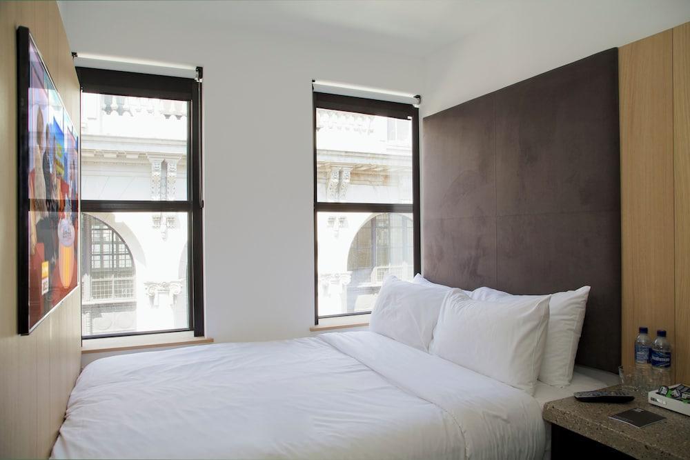 The Z Hotel Piccadilly Room Type - Club Double Room