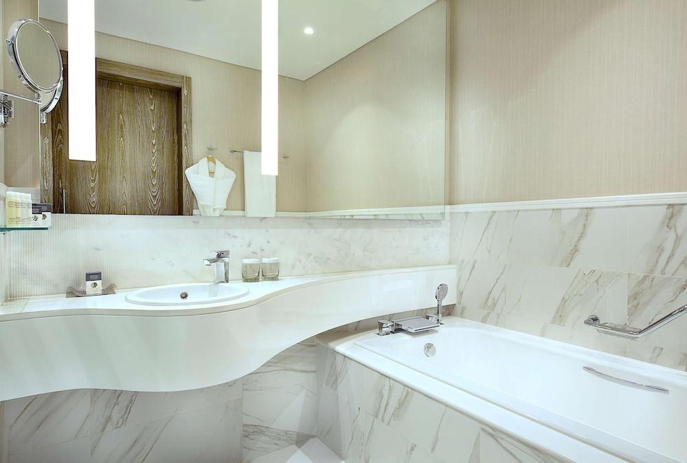 DoubleTree by Hilton Hotel Doha Old Town Room Type - TWIN GUEST ROOM