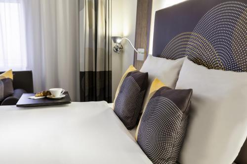 Novotel Amsterdam Schiphol Airport - Tap to explore photos