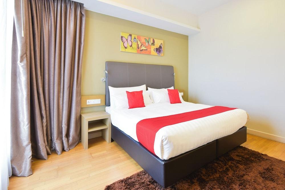 Sunday Hotel Near Petronas Twin Tower Formerly Suasana Suites Room Type - Two Bedroom Suite - Twin Tower with Pool View