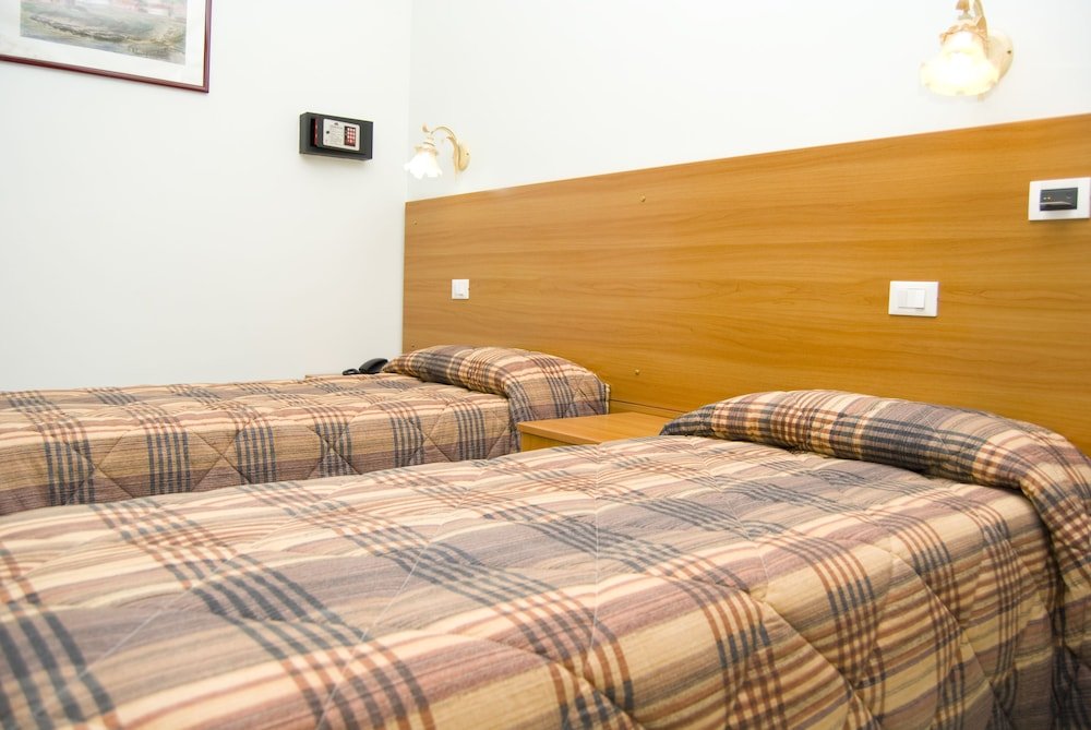 Hotel California Room Type - Double Room, 2 Twin Beds
