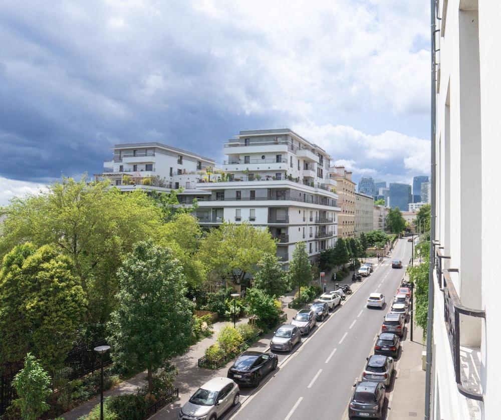 BEST WESTERN RIVES DE PARIS LA DEFENSE - Tap to explore photos