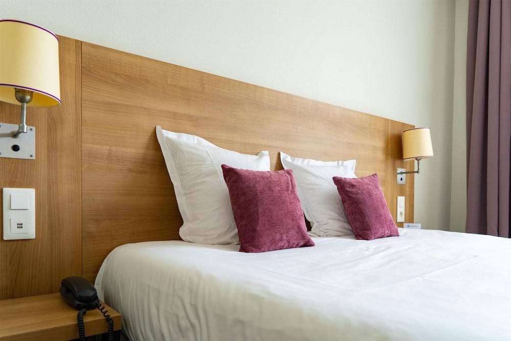 BEST WESTERN RIVES DE PARIS LA DEFENSE Room Type - Comfort Room, 1 Queen Bed, Non Smoking