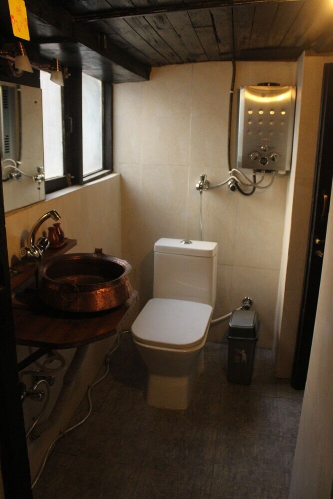 Hira Guest House - Tap to explore photos