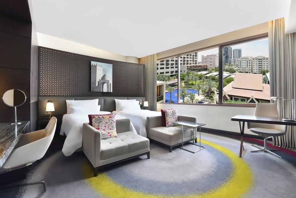 The Westin Doha Hotel & Spa Room Type - Deluxe Room, 2 Twin Beds, Pool View