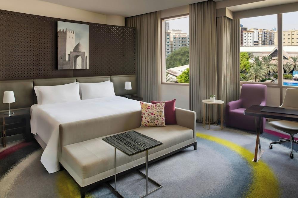 The Westin Doha Hotel & Spa Room Type - Deluxe Room, 1 King Bed, Pool View