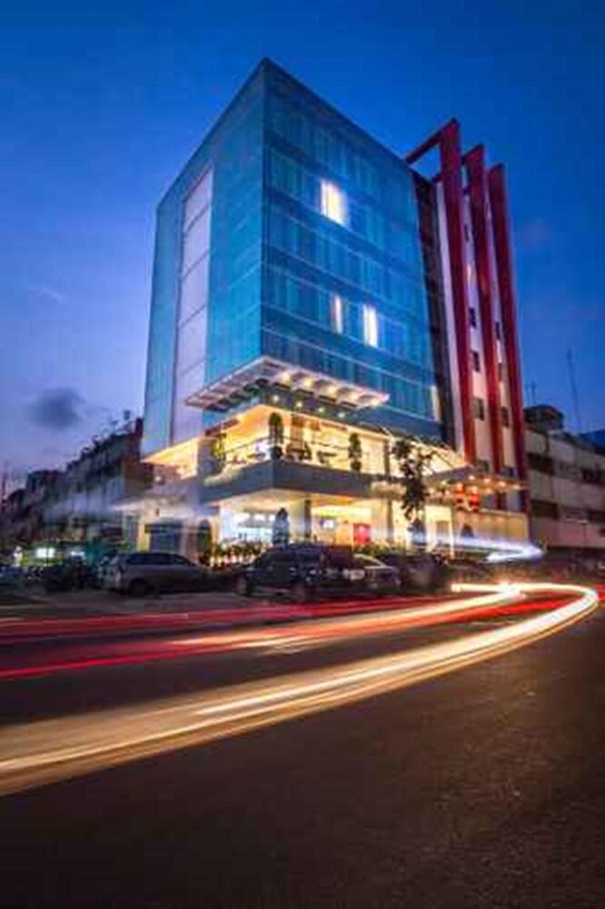 Redstar Hotel - Tap to explore photos