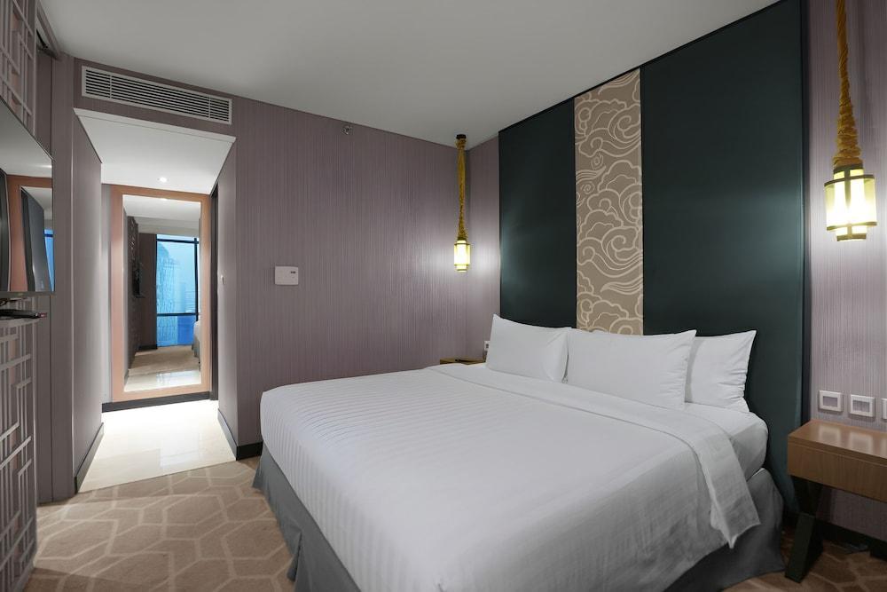 Aston Priority Simatupang Hotel & Conference Center Room Type - Junior Suite (with Breakfast) Aston Priority Simatupang Hotel & Conference Center Room Type - Junior Suite (with Breakfast)