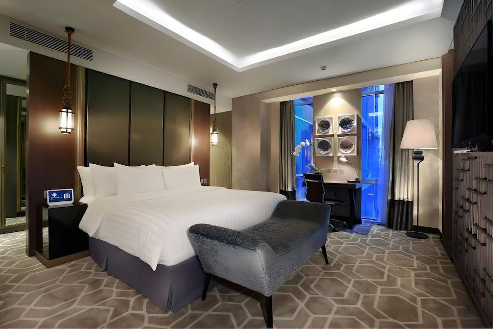 Aston Priority Simatupang Hotel & Conference Center Room Type - Governor Suite Room