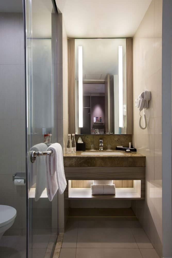 Hotel GranDhika Iskandarsyah Room Type - Deluxe Room, 1 Queen Bed