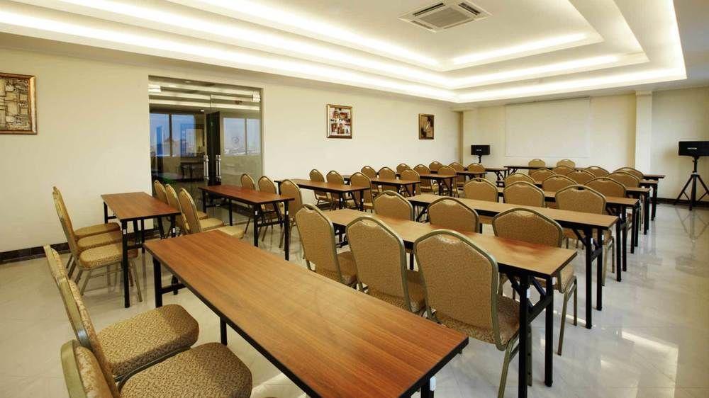 Nite And Day Jakarta Roxy Chse Certified Jakarta Start From Gbp 12 Per Night Price Address Reviews