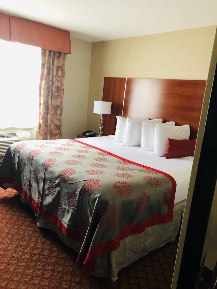 Ramada by Wyndham Staten Island - Tap to explore photos