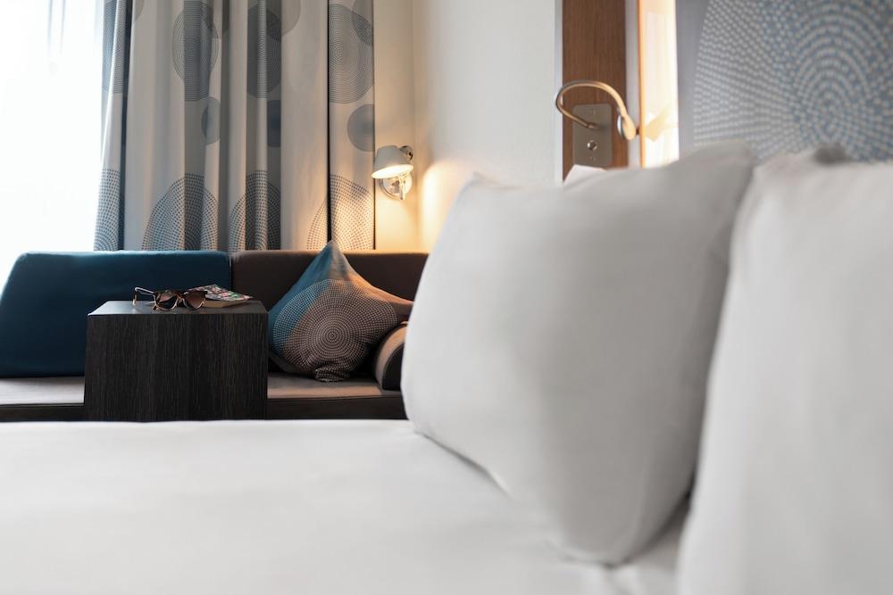NOVOTEL PARIS RUEIL MALMAISON - Tap to explore photos