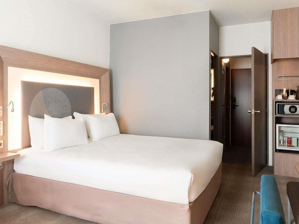 NOVOTEL PARIS RUEIL MALMAISON Room Type - Classic Room, 1 Double Bed, Accessible
