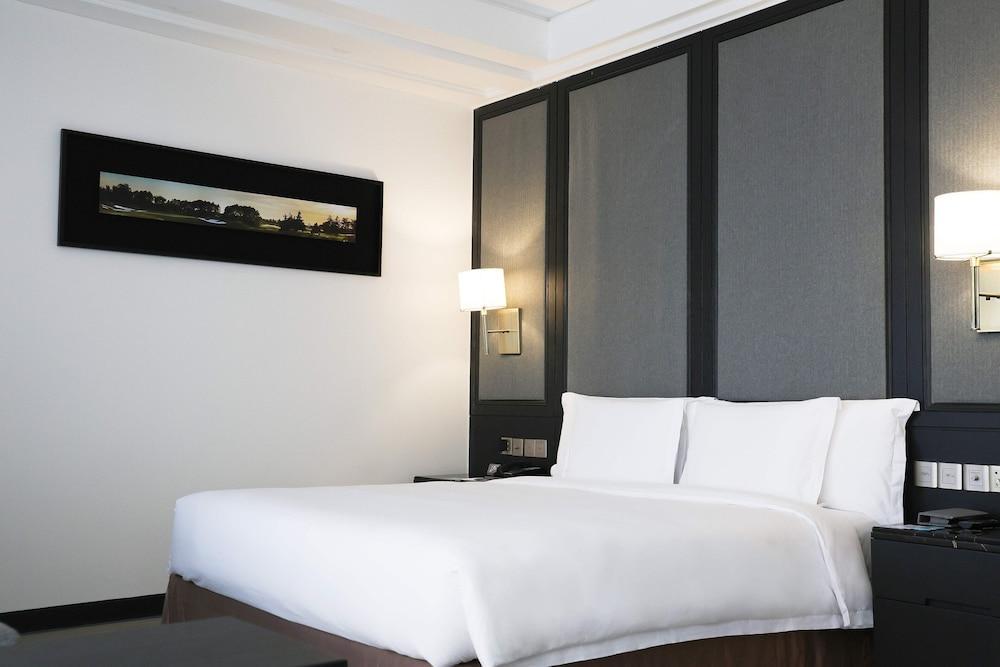 Crowne Plaza Shanghai Anting, an IHG Hotel Room Type - Standard Room