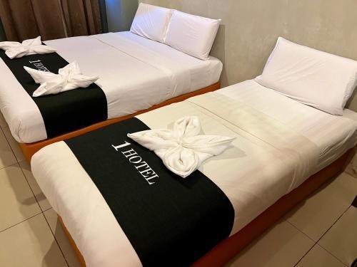 1 Hotel Taman Connaught - Tap to explore photos