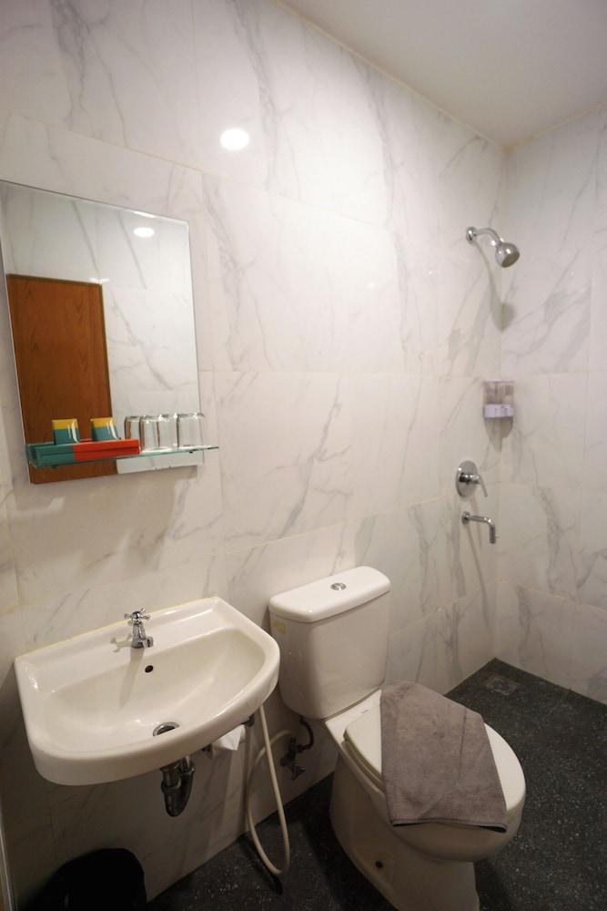 Hotel 88 Mangga Besar 120 by WH - Tap to explore photos