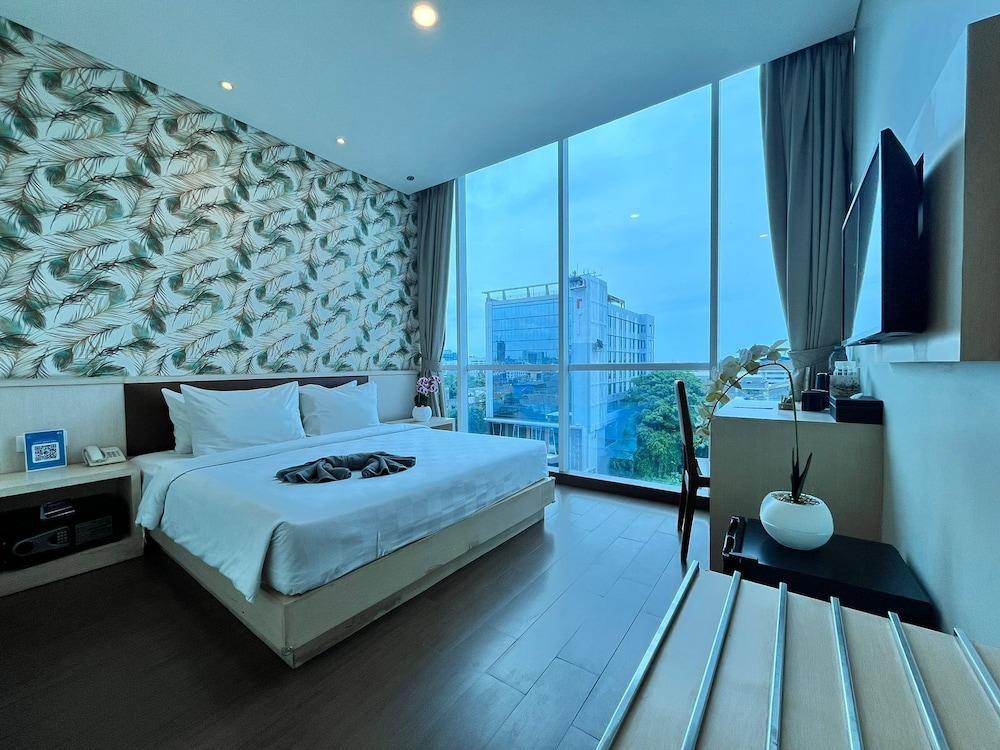 Hotel 88 Mangga Besar 62 by WH Room Type - Executive Double Room, 1 King Bed, City View