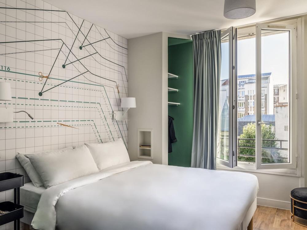 ibis Styles Asnières Centre Room Type - Superior Room with a double bed and a single bed ibis Styles Asnières Centre Room Type - Superior Room with a double bed and a single bed