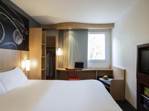 Ibis Paris Meudon Velizy - Tap to explore photos