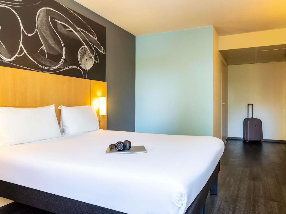 Ibis Paris Meudon Velizy Room Type - Accessible Premium Room with 1 double bed
