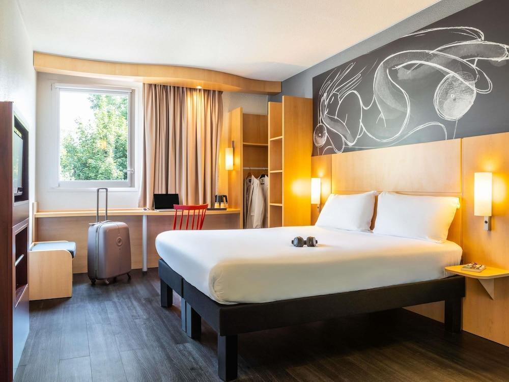 Ibis Paris Meudon Velizy Room Type - Accessible Premium Room with 1 double bed