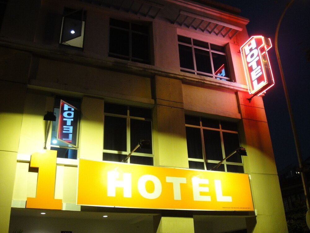 1 Hotel Pudu Cheras - Tap to explore photos