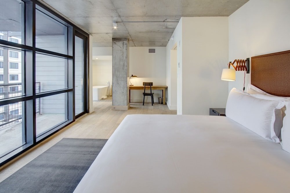 The Boro Hotel Room Type - Studio Balcony King 1 Bed Tub