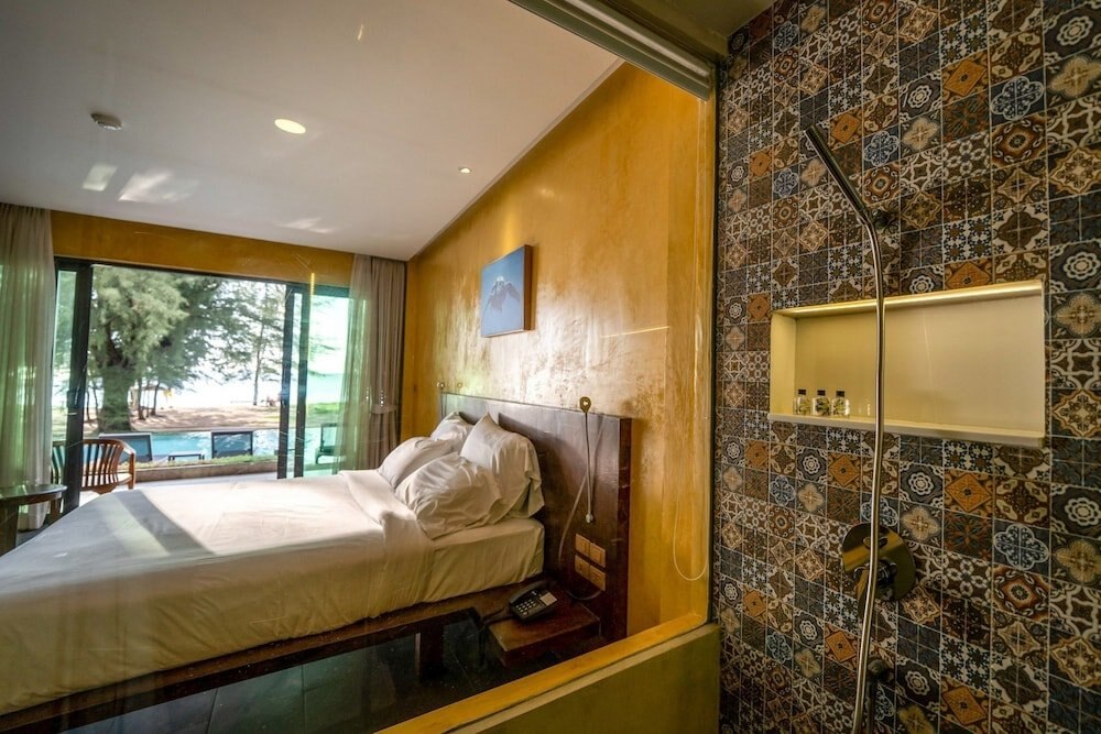 Coriacea Boutique Resort Room Type - Beachfront Pool Access