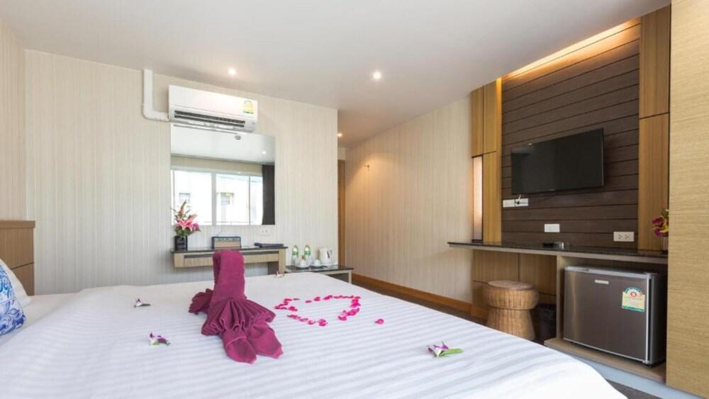 Anda Beachside Hotel Room Type - Double or Twin Room with Side Sea View
