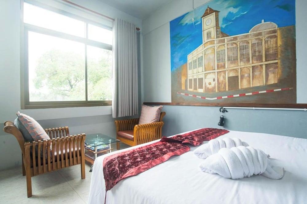 Beehive Phuket Old Town - Hostel Room Type - Superior Double Room