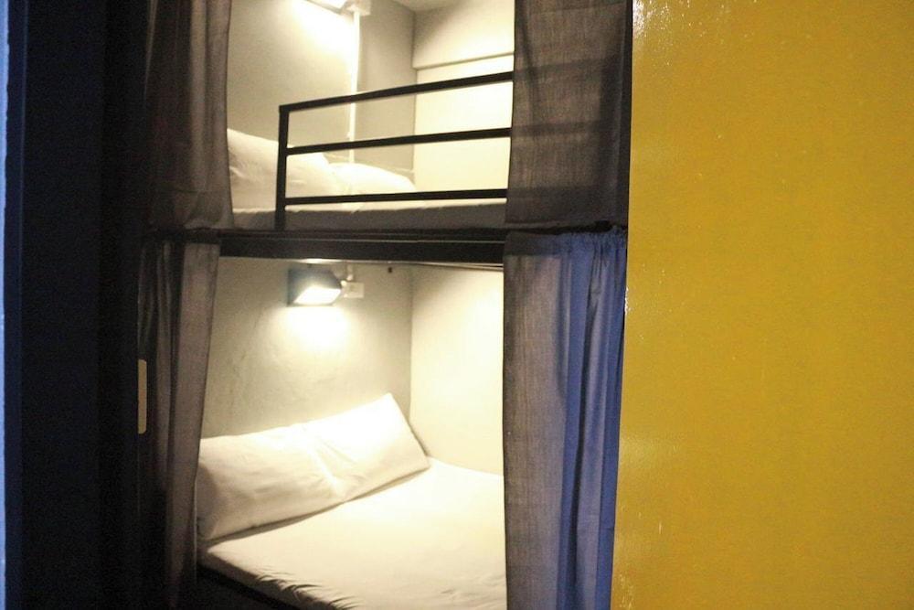 Beehive Phuket Old Town - Hostel Room Type - Bed in 2 Beds Mixed Dorm - Queen Size Bunk Bed