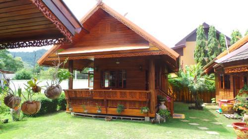 Golden Teak Resort Baan Sapparot - Tap to explore photos