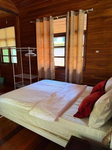 Golden Teak Resort Baan Sapparot
