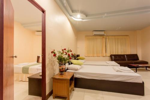 Surin Sunset Hotel - SHA Room Type - Deluxe Twin Room