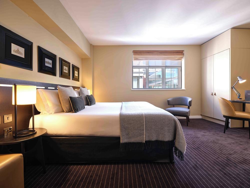 The Resident Victoria Room Type - The King Accessible