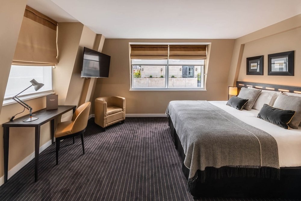 The Resident Victoria Room Type - Superior Double Room (King bed)