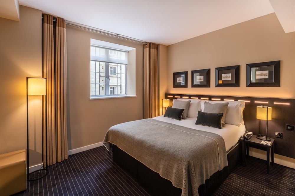 The Resident Victoria Room Type - Large Double Room