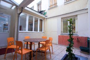 Auberge Internationale des Jeunes - Hostel - Tap to explore photos