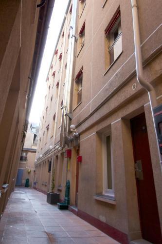 Auberge Internationale des Jeunes - Hostel - Tap to explore photos