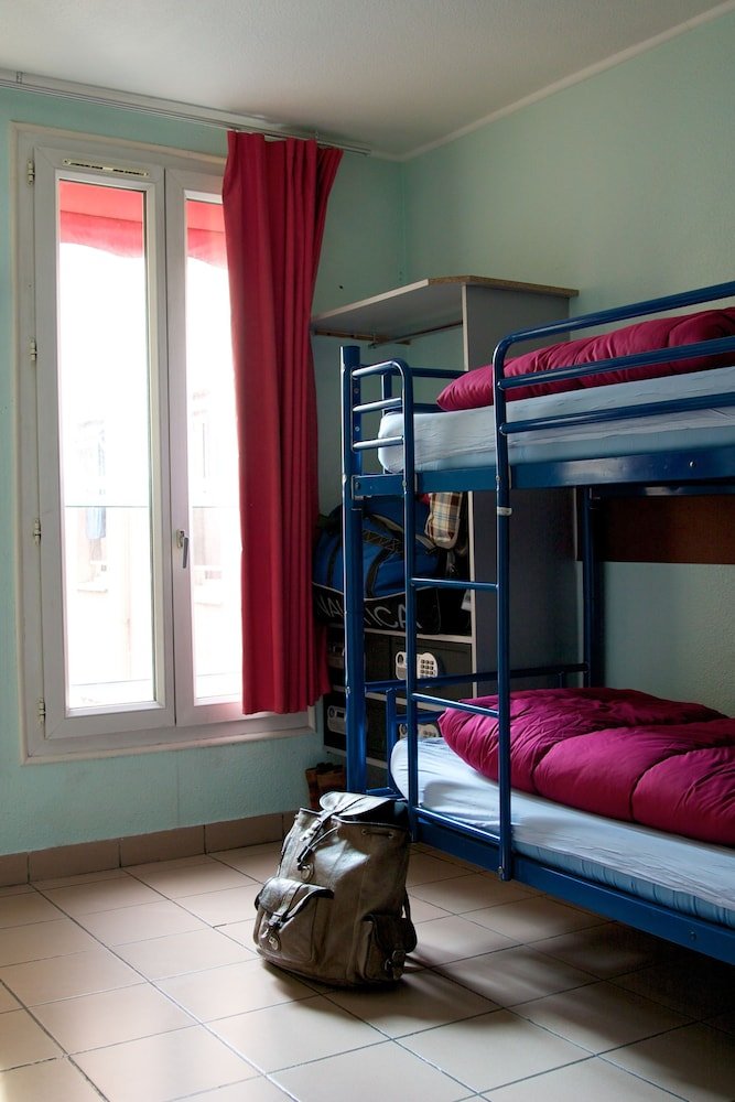 Auberge Internationale des Jeunes - Hostel Room Type - Double Room, Shared Bathroom