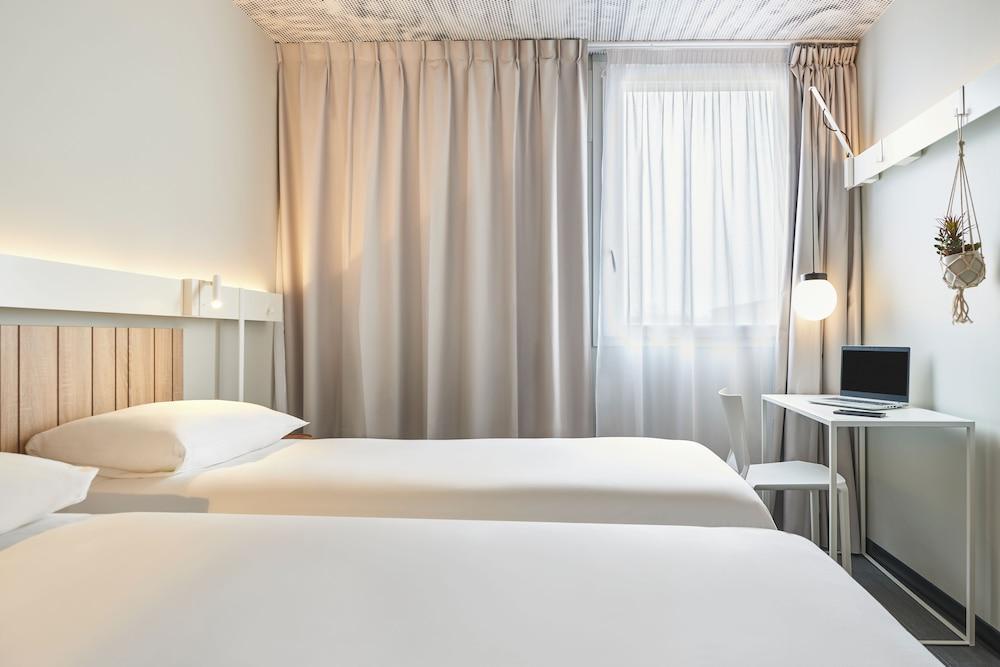 ibis Clamart Paris Velizy Room Type - Standard Room, 2 Twin Beds