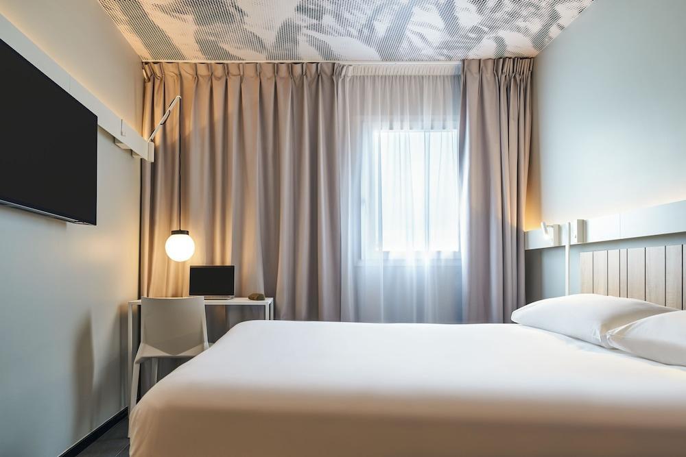 ibis Clamart Paris Velizy Room Type - Standard Room with 1 double bed