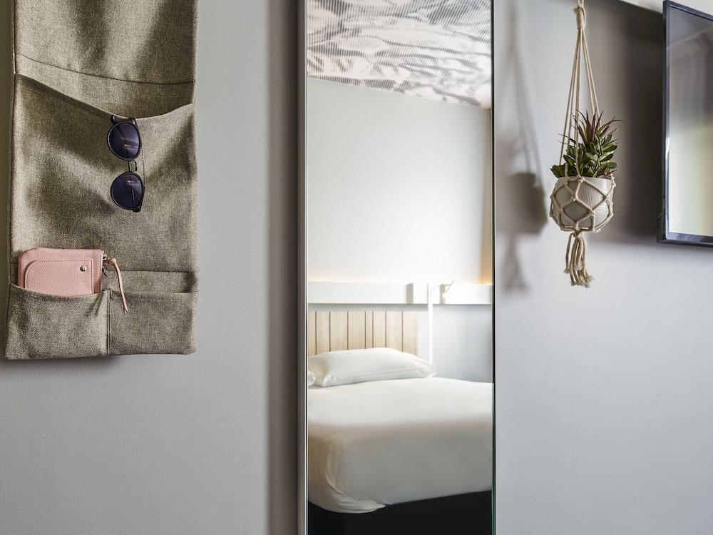 ibis Clamart Paris Velizy - Tap to explore photos