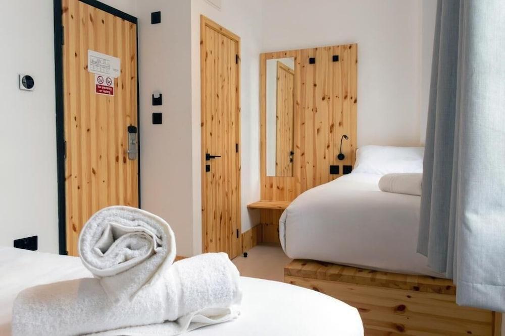 EasyHotel Paddington Room Type - Standard Twin Room