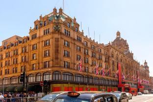 EasyHotel Paddington - Tap to explore photos